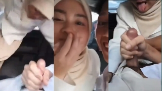 Bokep SMP terbaru ukhti ngokop di mobil